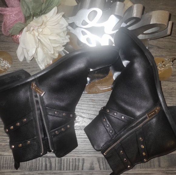 MK Preston Studded Leather Ankle Boot - Picture 4 of 5